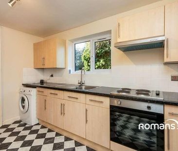 The Beeches, Ash Vale, Aldershot, Surrey, GU12 - Photo 6