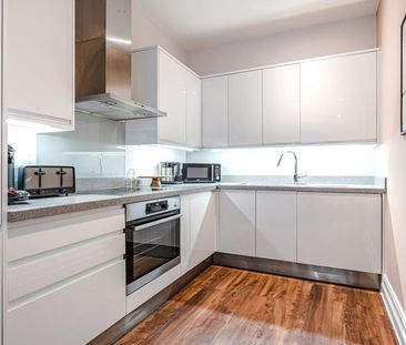 Greek Street - Photo 1