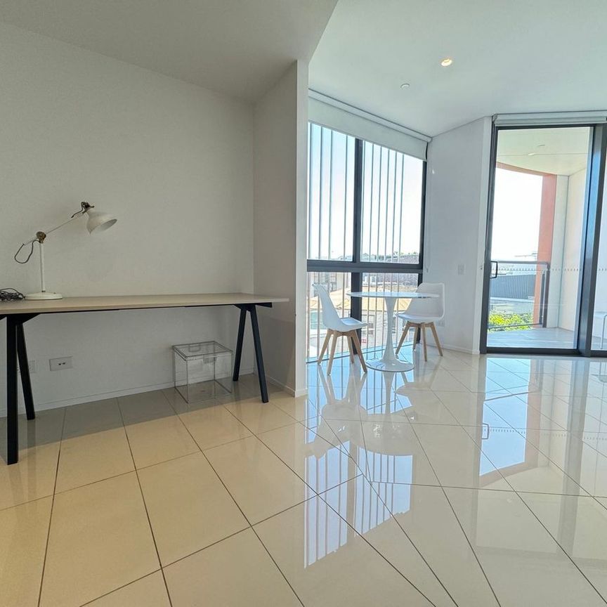 NEAR NEW LUXURY FURNISHED ONE BEDROOM SUITE APARTMENT - Photo 1