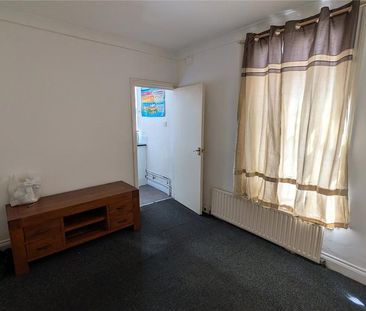 3 bedroom end of terrace house to rent - Photo 3