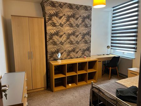 Room in a Shared Flat, Spellow Lane, L4 - Photo 4