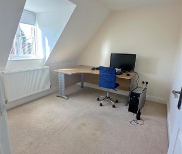 4 bedroom detached house to rent - Photo 3