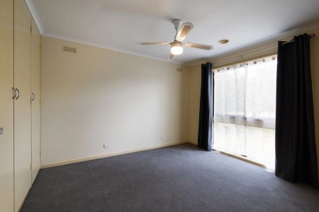 Easy living and perfectly located in popular Strathdale. - Photo 3