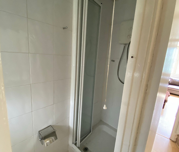 1 bedroom in a flat share to rent - Photo 3