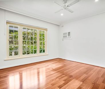 Elegant Home in Prestigious Leafy Suburb - Photo 5