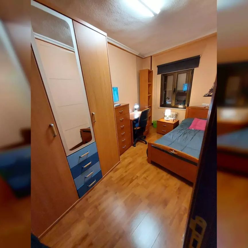 Room in a shared 5-bedroom apartment for rent in Salamanca - Photo 1