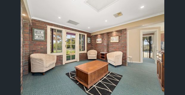 - COUNTRY LIVING - - Photo 1