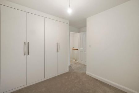 2 bedroom end of terrace house to rent - Photo 2