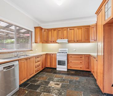 Charming Three Bedroom Family Home in Prime Rosebery Location - Photo 4