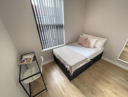 6 bedroom terraced house to rent - Photo 3