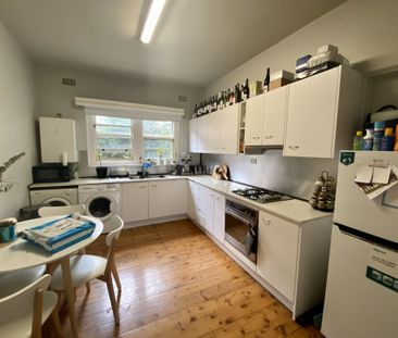 Beautifully Renovated 2 Bedroom Unit! - Photo 3