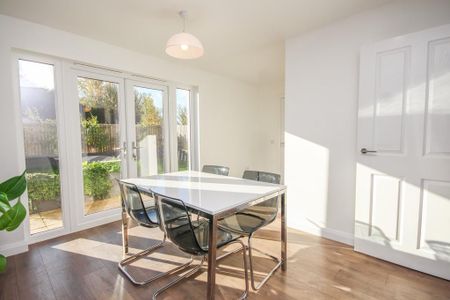 4 bedroom detached house to rent - Photo 4