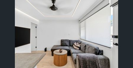 FOOTSTEPS TO MANLY - Freshly Renovated - Photo 4