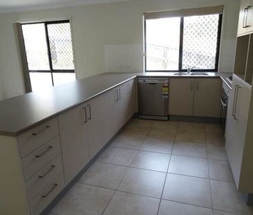 SPACIOUS 4 BEDROOM TWO-STOREY HOME WITH ENSUITE AND DOUBLE GARAGE! - Photo 6