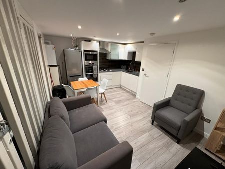 2 Bed Flat, Wimbledon, SW19 - Photo 5