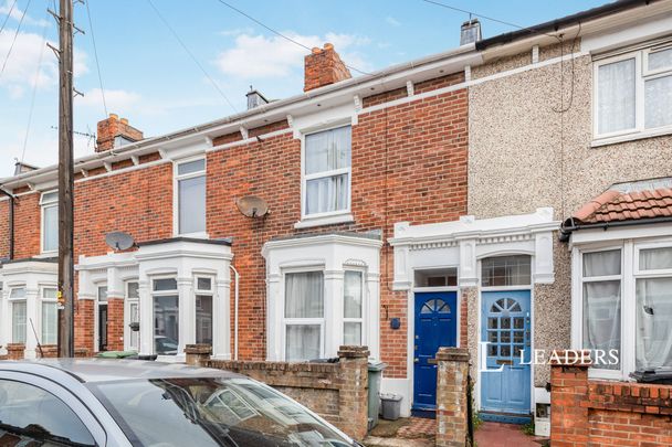 3 bedroom house to rent Grayshott Road, PO4 - Photo 1