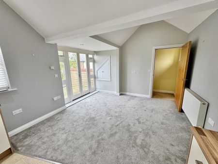 2 bedroom maisonette to rent - Photo 2