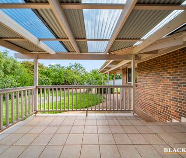 Spacious Family Home in a Quiet McKellar Cul-de-Sac - Photo 5