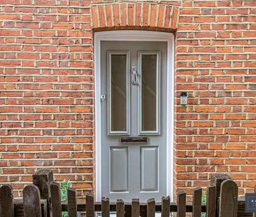 Manor Road, Walton-on-thames, Surrey, KT12 - Photo 2