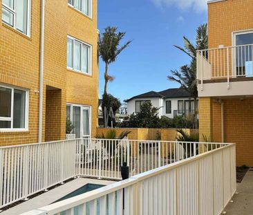 Brand new apartment with beautiful view of park - Photo 4