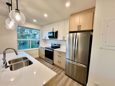 For Lease - 11 Wingreen Court Unit# 4, Toronto, Ontario - Photo 2