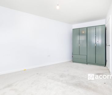 Flat to rent - Redvers Road, ME4 - Photo 2