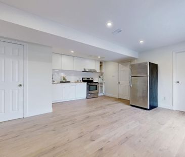 For Lease - 47 Lowe Boulevard, Newmarket, Ontario - Photo 1