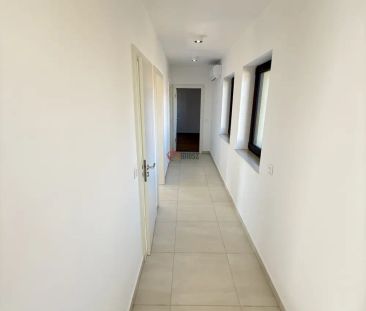 Kiadó újszerű téglalakás - Vác – 1. fotó