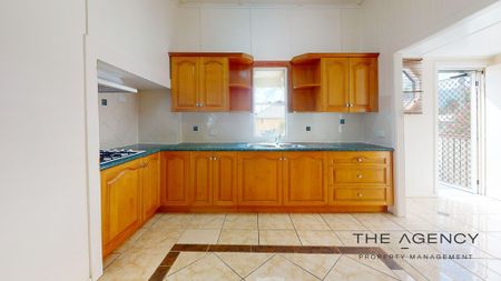 Spacious 3 Bedroom Home! - Photo 3