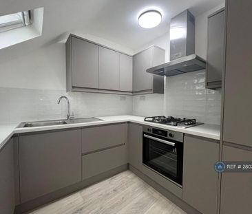 3 bedroom maisonette to rent - Photo 2