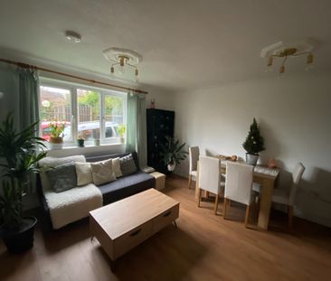 2 Bed Flat, Fulton Road, S6 - Photo 2