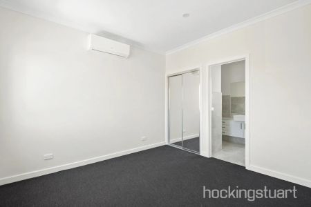 Stunning 3-bedroom Townhouse In Central Reservoir Location - Photo 3