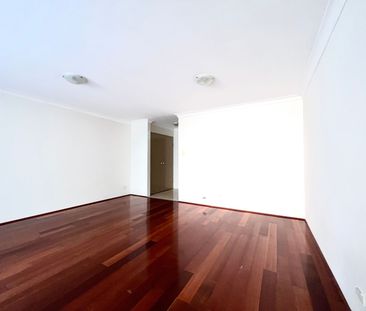 Spacious 3 Bedroom Apartment - Photo 3