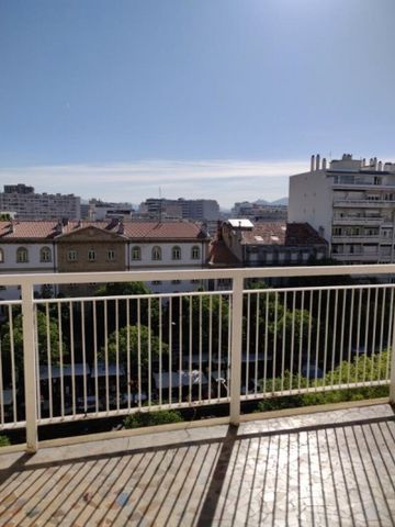 Appartement 3 pièces 69m2 MARSEILLE 8EME 950 euros - Photo 5