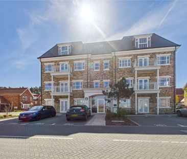 2 bedroom Flat in Sundew Avenue, Fleet - Photo 1