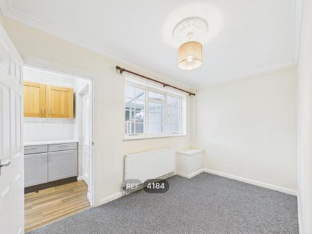 3 bedroom semi-detached house to rent - Photo 4