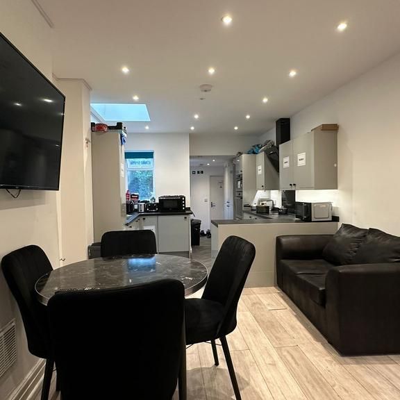 1 bedroom in a house share to rent - Photo 1