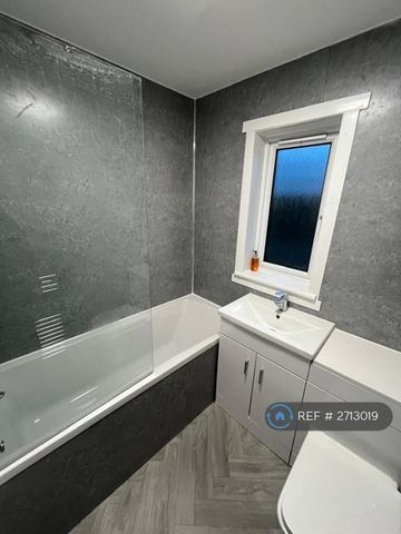 3 bedroom flat to rent - Photo 5