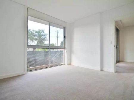 Apartment with 2 bedrooms, 2 bathrooms & parking for 1 car - Photo 5