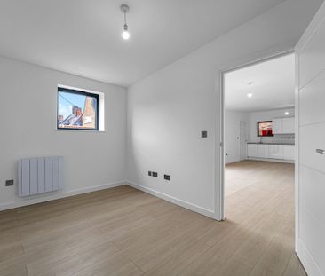 Staines Road, Feltham, TW14 - Photo 4