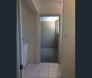 TIDY TOWNHOUSE!! - Photo 1