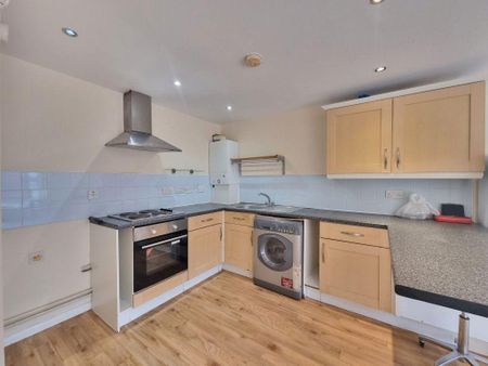 3 bedroom flat to rent - Photo 3