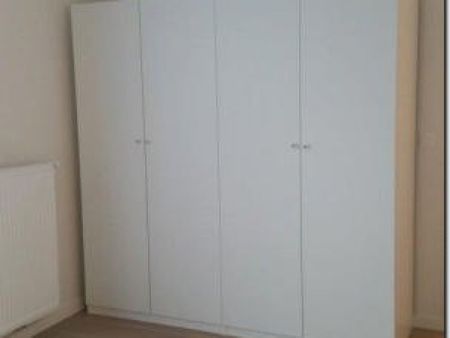 ETTERBEEK : APPARTEMENT MEUBLE 2 CHAMBRES - TERRASSE - PARKING - Etterbeek - Foto 2