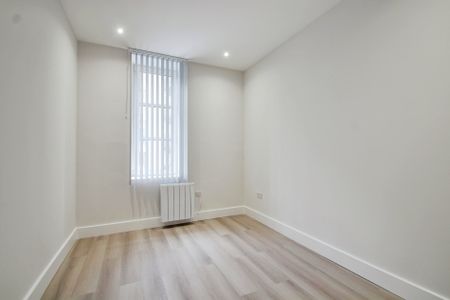 1 bed flat to rent in Station Road, Egham, TW20 - Photo 5