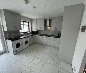 4 bedroom terraced house to rent - Photo 3