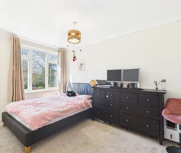 The Larches, Woking, Surrey, GU21 - Photo 6