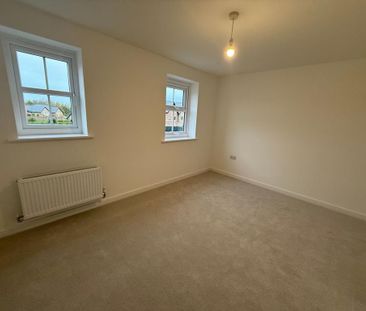 3 bedroom end of terrace house to rent - Photo 3