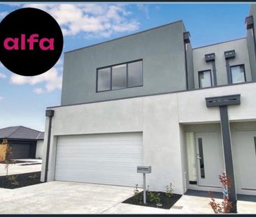 Modern and spacious townhouse. - Photo 6