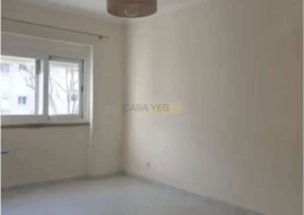 Apartment T2 in Póvoa de Santo Adrião e Olival Basto, Odivelas