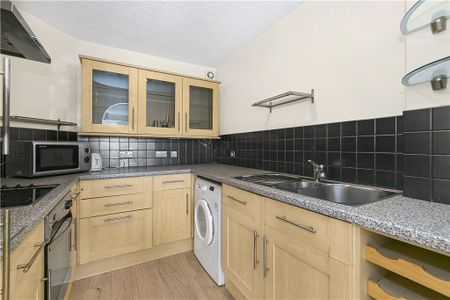 Pearce Close, Mitcham, CR4 2GP - Photo 5